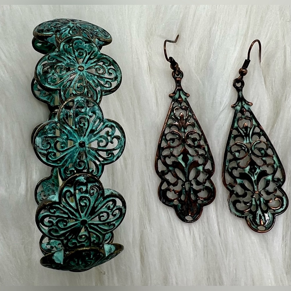 Patina finished earring and stretch bracelet set